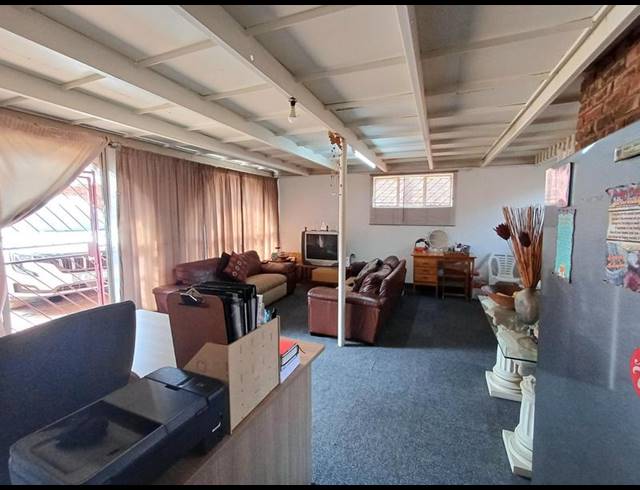 9 BEDROOM HOUSE FOR SALE IN LAUDIUM